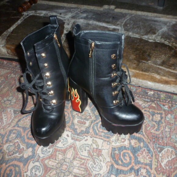 HOT- LAMODA Black Platform Ankle Boots – Flame Heel Design – EU 37 - Picture 16 of 16